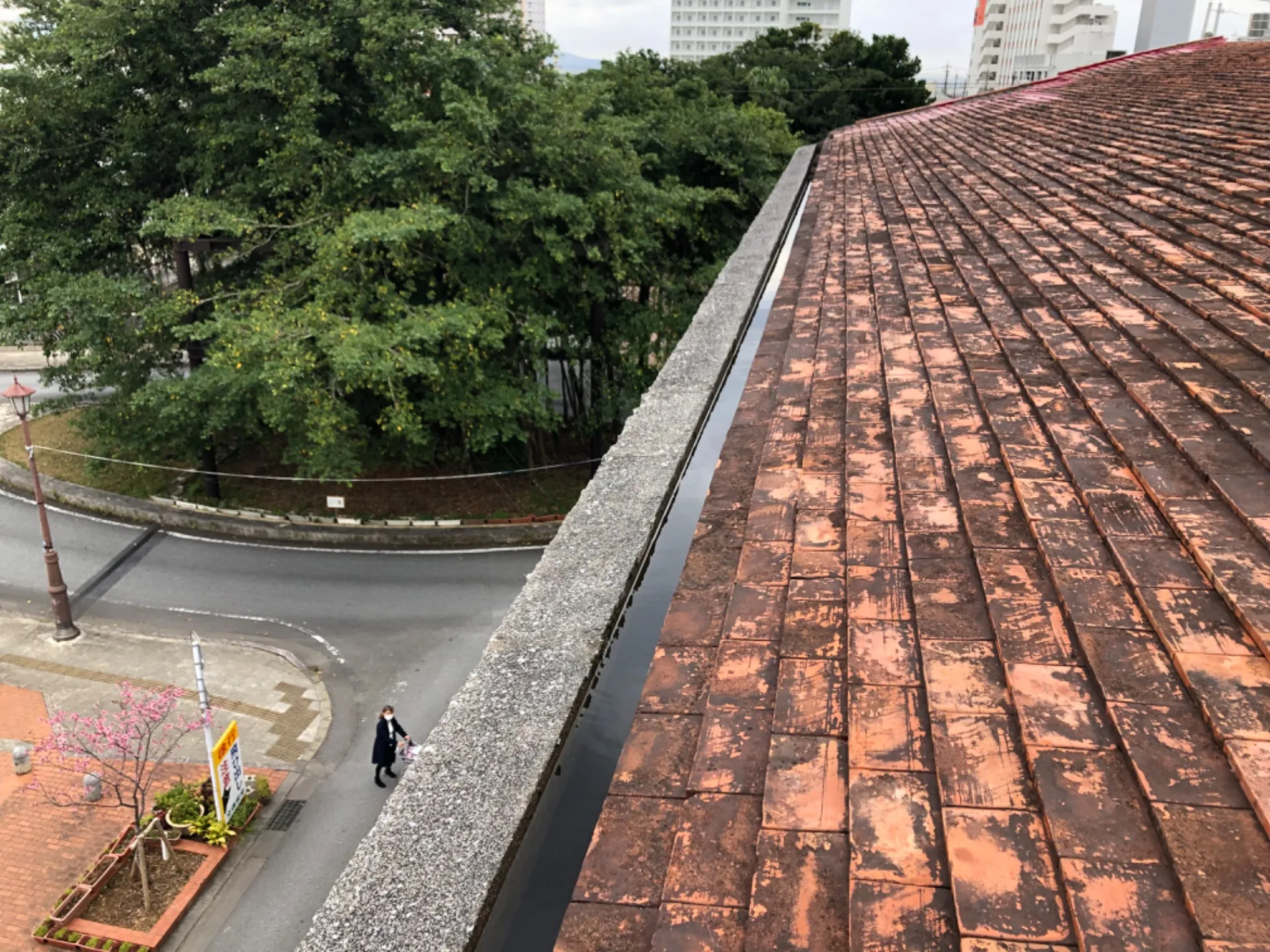 雨水溝１５０×２５０長さ１５０００mm溜池になっている状況！